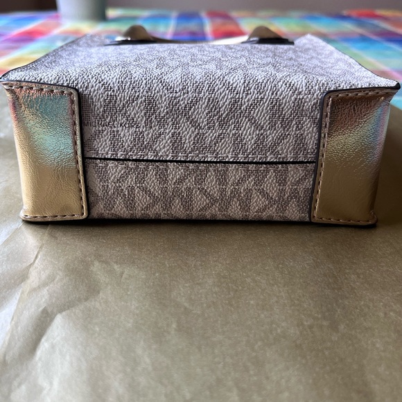 ⚜️ MICHAEL KORS EXTRA - SMALL SIGNATURE LOGO CROSSBODY BAG ⚜️ NWT ⚜️ - Picture 16 of 16